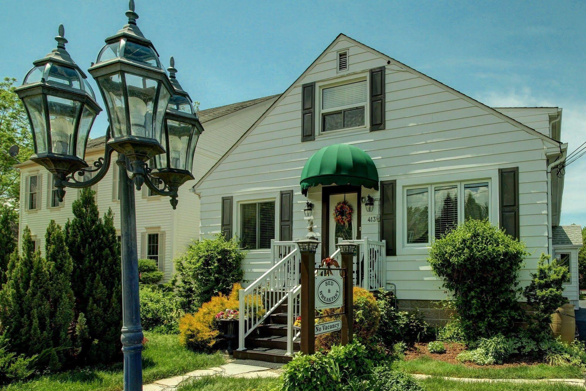 Williams Gate Bed & Breakfast Private Suites Ниагара-он-те-Лейк Экстерьер фото