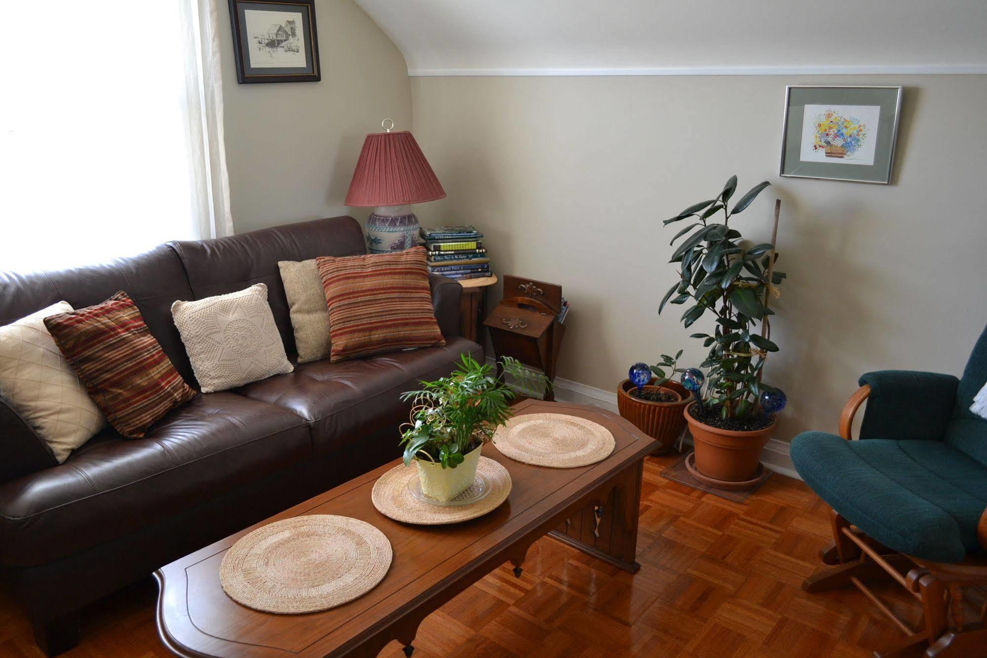 Williams Gate Bed & Breakfast Private Suites Ниагара-он-те-Лейк Экстерьер фото